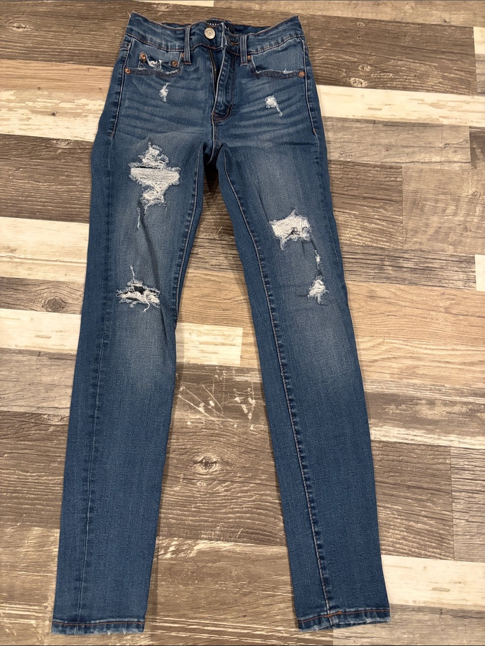Aeropostale Women's Skinny Jeans in Dark Blue with Distressed Detail size 2 Reg